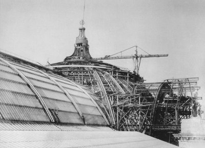 Bouw van de koepel van het Grand Palais, voor de Exposition Universelle van 1900 door French Photographer
