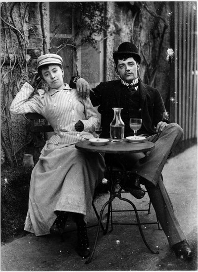 Koppel op het terras van een café en drinkend absint - foto, circa 1890 door French Photographer