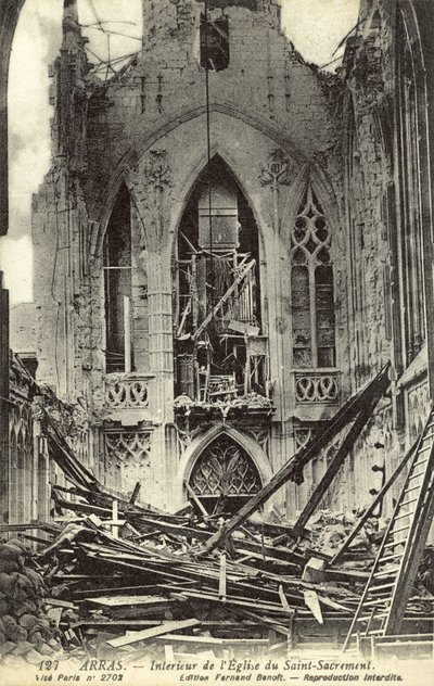 Beschadigd interieur van de Kerk van Saint-Sacrement, Arras, Frankrijk, Eerste Wereldoorlog door French Photographer