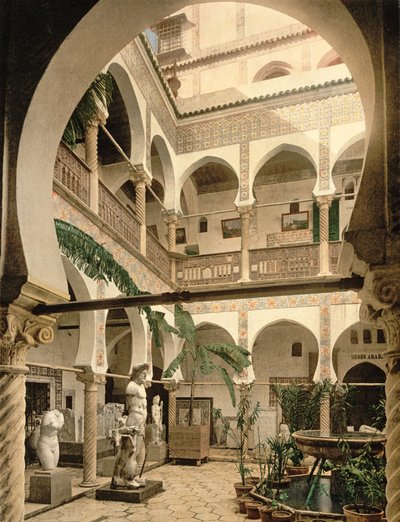 Inkomhal, Museum van Oudheden, Algiers, gepubliceerd ca. 1900 door French Photographer