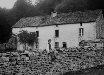 Boerderij in de buurt van Bourmont en Haute Marne, circa 1880. door French Photographer