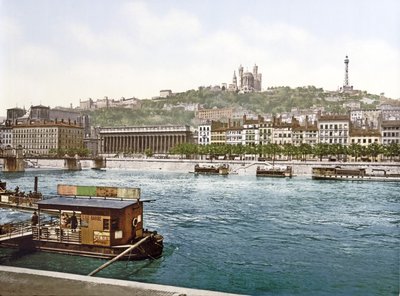 Fourvière vanaf St. Antoine Kade, Lyon, gepubliceerd ca. 1900 door French Photographer