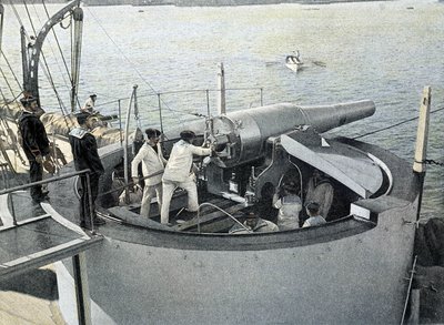Franse marine, eind 19e eeuw: Kanonoefening door French Photographer
