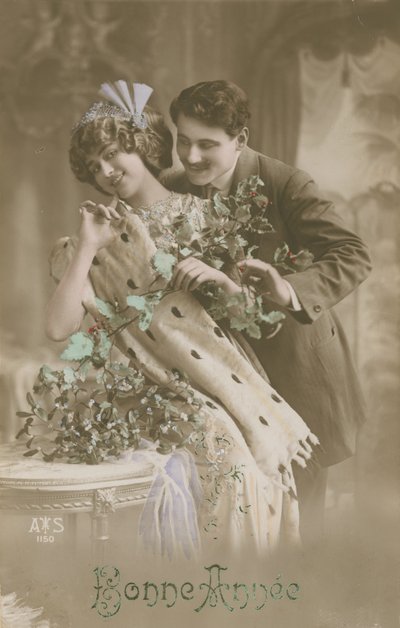 Nieuwjaarskaart met romantisch stel met maretak, 1913 door French Photographer