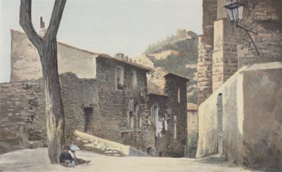 Hyeres, Oude Stad, Straat omhoog naar de Sint-Pauluskerk door French Photographer
