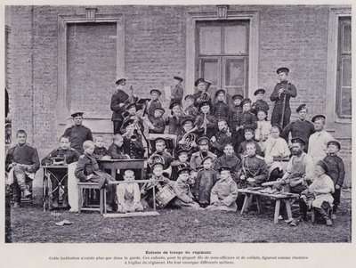 Het Russische Leger: Kinderen van het Regiment (zwart-wit foto) door French Photographer