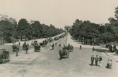 Avenue du Bois-de-Boulogne door French Photographer