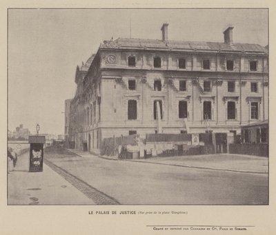 De Commune van Parijs, Het Paleis van Justitie, gezien vanaf de Place Dauphine door French Photographer