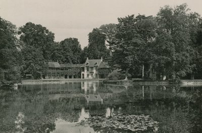 La Maison de la Reine (fotogravure) door French Photographer