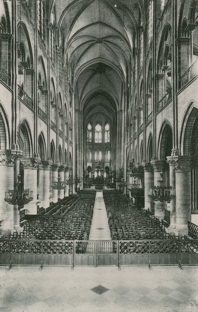 Het Schip van de Notre-Dame Kerk door French Photographer