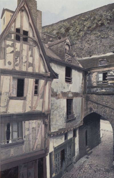 Laval, Porte Beucheresse en oude huizen door French Photographer