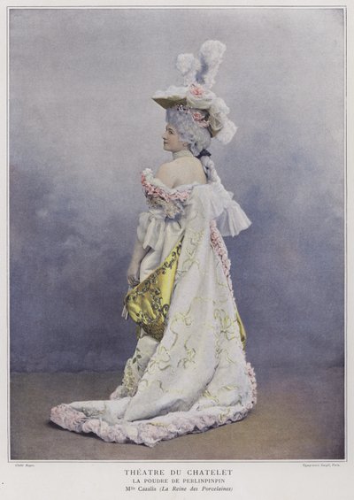Mademoiselle Cazalis als la Reine des Porcelaines in La Poudre de Perlinpinpin door French Photographer