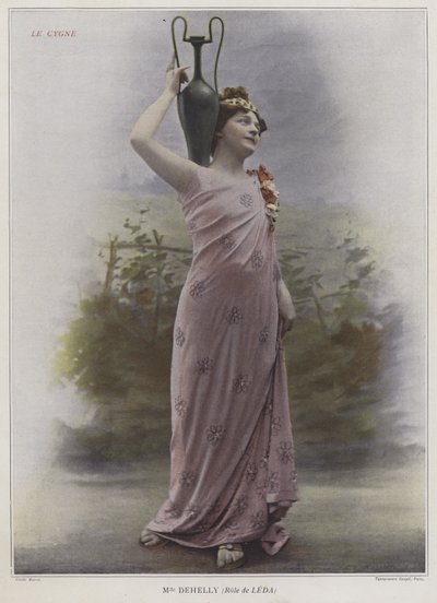 Mademoiselle Dehelly als Leda in Le Cygne door French Photographer