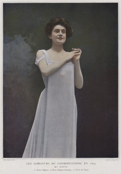 Mademoiselle Hatto, prijswinnende zangeres bij de wedstrijden aan het Conservatoire de Paris, 1899 door French Photographer