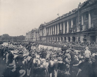 Parijs: De staf van de militaire gouverneur in de begrafenisstoet (zw/w foto) door French Photographer