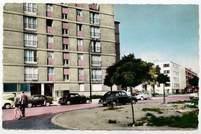 Parijse voorstad in de jaren 1960: de nieuwe gebouwen van Aubervilliers, Seine Saint-Denis, Île-de-France door French Photographer