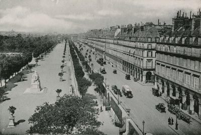 Perspectief van de Jardin des Tuileries en de Rue de Rivoli door French Photographer