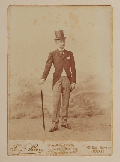 Foto uit een souveniralbum ter nagedachtenis aan Boni de Castellane door French Photographer