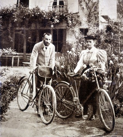 Pierre en Marie Curie in hun tuin 1895 door French Photographer