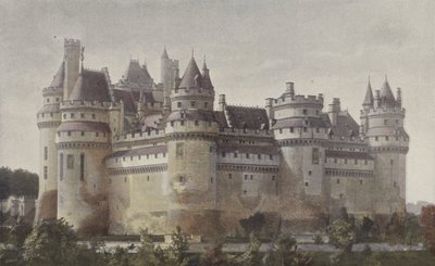Pierrefonds, kasteel (zicht vanaf de weg naar Villers-Cotterets) door French Photographer