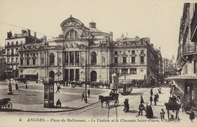 Place du Ralliement, het theater en de Chaussee Saint-Pierre, Angers, Frankrijk door French Photographer