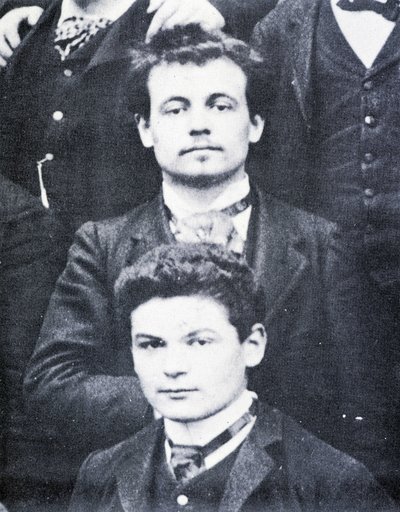Portret: Alfred Jarry (1873 -1907) en Fargue (1876 - 1947) op het Lycée Henri IV, Parijs - foto door French Photographer