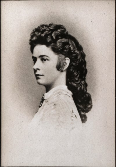 Portret van Elisabeth van Oostenrijk genaamd Sissi (1837-1898), Keizerin van Oostenrijk en Koningin-gemalin van Hongarije door French Photographer