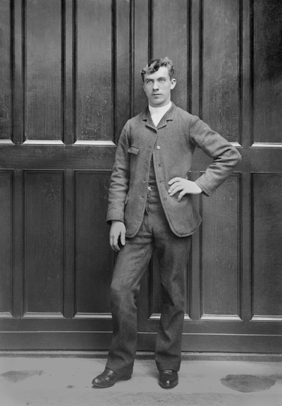 Portret van een jonge man, regio Bourmont in Haute-Marne, circa 1880. Fotografie. Ducos Collectie door French Photographer