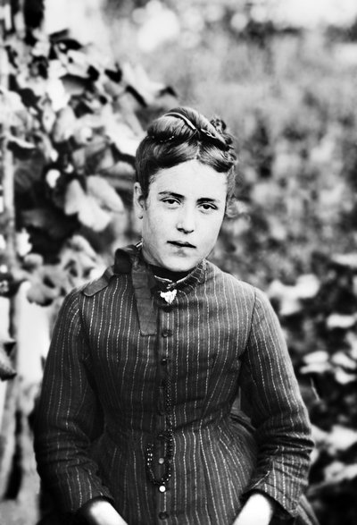 Portret van een jonge vrouw uit Bourmont in Haute Marne. Fotografie eind 19e eeuw. Ducos Collectie door French Photographer