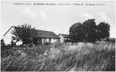 Ansichtkaart met het huis van Henri Desire Landru (1869-1922) in Gambais door French Photographer