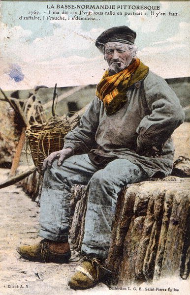 Ansichtkaart uit Normandië met een oude zeebonk, ca. 1914 door French Photographer