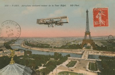 Ansichtkaart van een vliegtuig dat rond de Eiffeltoren cirkelt, verzonden in 1913 door French Photographer
