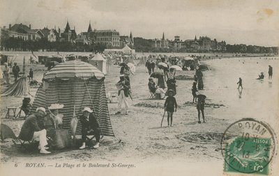 Strand en Boulevard St Georges, Royan, Frankrijk door French Photographer