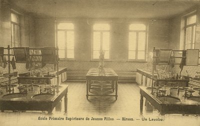 Basisschool badkamer, Hirson door French Photographer