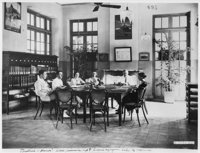 Lager school voor jongens in Hanoi, ca. 1920 door French Photographer