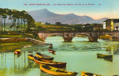 Saint-Jean-de-Luz, de spoorbrug en de Rhune door French Photographer