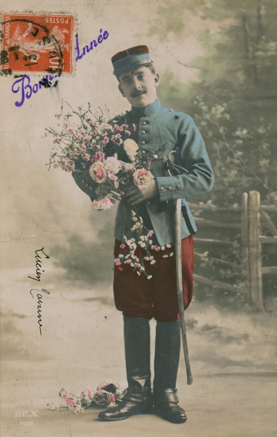 Soldaat met een bos bloemen, nieuwjaarskaart door French Photographer