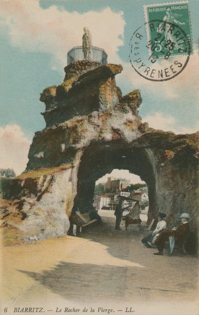 De rots van de Heilige Maagd in Biarritz, Frankrijk door French Photographer