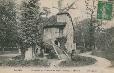 De molen bij Hameau de la reine, een rustiek toevluchtsoord gebouwd voor Marie Antoinette in het park van het Kasteel van Versailles nabij de Petit Trianon door French Photographer