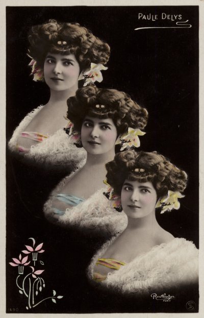 Drie identieke vrouwelijke hoofden door French Photographer