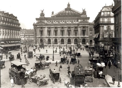 Uitzicht op het Parijse operahuis, 1890-99 door French Photographer