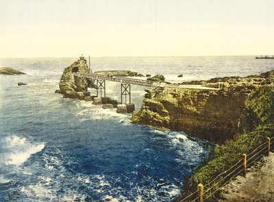 Uitzicht op de Maagd op de Rotsen, Biarritz, 1890-1900 door French Photographer