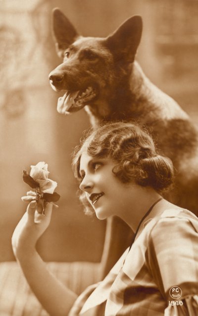 Vrouw met haar hond door French Photographer