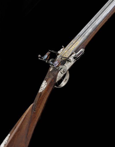 Een fijne en zeldzame 20-bore zilver-gemonteerde Franse D.B. vuursteen sportgeweer, ca. 1725 door French School
