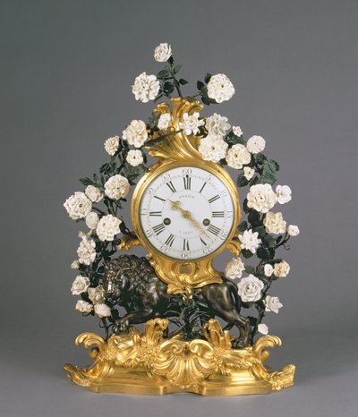 Een Louis XV klok, Vincennes/Mennecy, c.1750 door French School