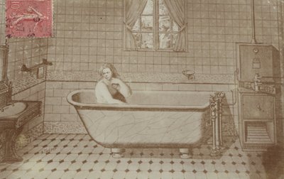Een vrouw in bad in een badkamer door French School