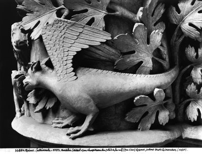 Basilisk, kapiteel van de Kathedraal van Notre Dame in Reims (gipsafgietsel van steen) door French School