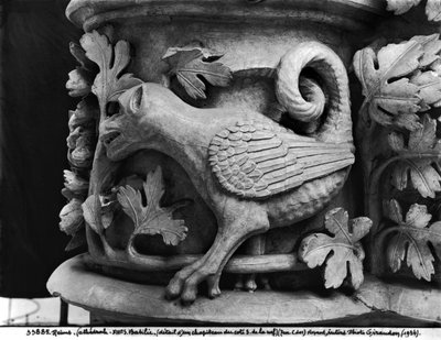 Basilisk, kapiteel van de kathedraal van Notre Dame in Reims (gipsafgietsel van steen) door French School