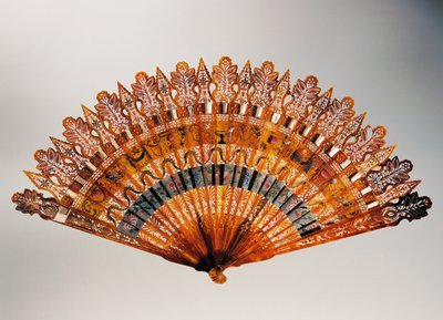 Brisé (gebroken) handwaaier met hoorn, rood ivoor, parelmoer en schildpad ribben, Charles X periode (1824-1830), Frankrijk door French School