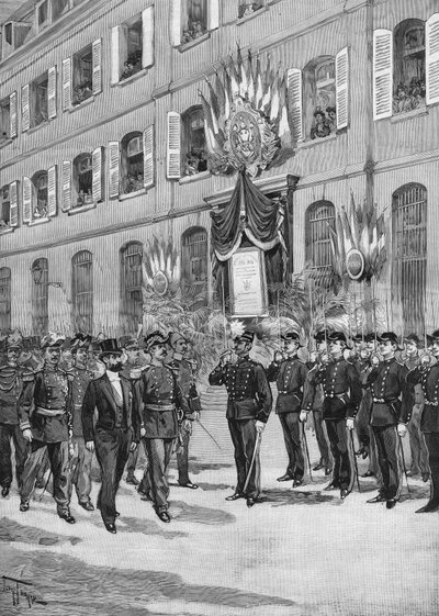 Eeuwfeest van de École Polytechnique: Sadi Carnot (1837-1894), Franse president, inspecteert de studenten, Parijs 1894 door French School